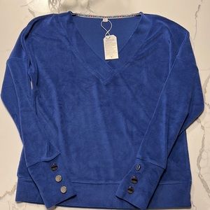 NWT Heart Velour V Neck Longsleeve, size large
